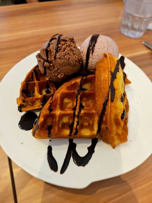 Ice cream waffle at WellSmoocht in West Singapore