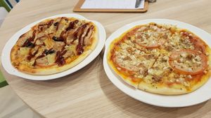 7” BBQ Chicken (left) and Truffle (right) at WellSmoocht in West Singapore