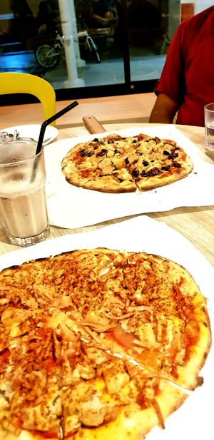Vegan Chick pizza at the bottom, BBQ Chicken pizza at the top at WellSmoocht in West Singapore
