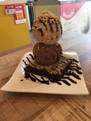 Brownie topped with 1 Choc scoop and 1 hazelnut. S$11  at WellSmoocht in West Singapore