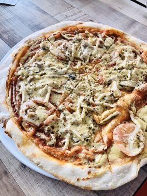 Pizza at WellSmoocht in West Singapore