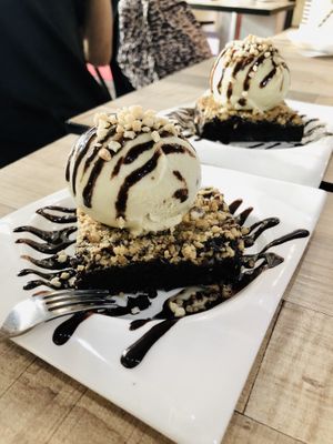 Ice cream on brownie at WellSmoocht in West Singapore