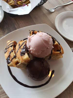 Waffle ice cream ~ Circuit Breaker Period Phrase 2 at WellSmoocht in West Singapore