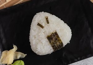 Clássico, arroz puro at Onigiri To Go Londrina in Londrina