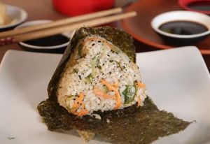 Pepino, cenoura, missô e gergilim at Onigiri To Go Londrina in Londrina