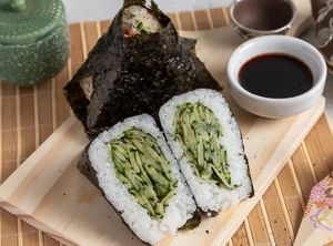 Pepino e gergilim at Onigiri To Go Londrina in Londrina