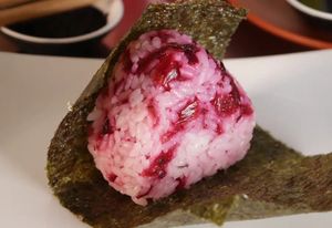 Conserva de flor de hibisco at Onigiri To Go Londrina in Londrina