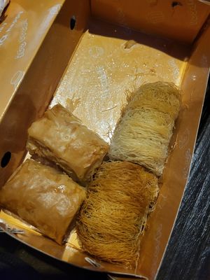 Yummi galaktoboureko & kataifi at Babalooka - Το Αυθεντικό Γαλακτομπούρεκο Θεσσαλονίκης in Thessaloniki