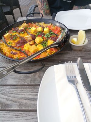 vegane Paella mit verschiedenem Gemüse und "geräuchertem" Tofu at La Tortilla Asesina in Inverness