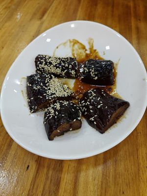 Eggplants with sesame sauce at Vegetarian Master Ruma in Vientiane