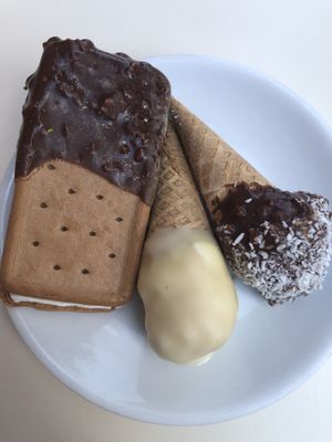 Ice-cream biscuit and mini cones at Ratatouille in Turin