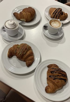 Plain croissant, chocolate croissant, pistacchio croissant, latte and hot chocolate with whipped cream  at Ratatouille in Turin