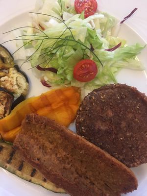Beyond Meat Burger and sausage, and grilled vegetables at Ratatouille in Turin