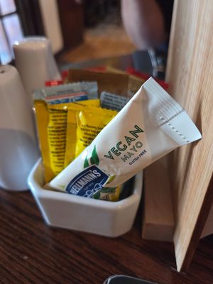 Mayonnaise vegane distribuée sur la table at Roam West in Fort William