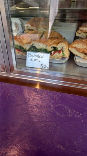 hummus sandwich 5,90€ at ELVIE in Augsburg
