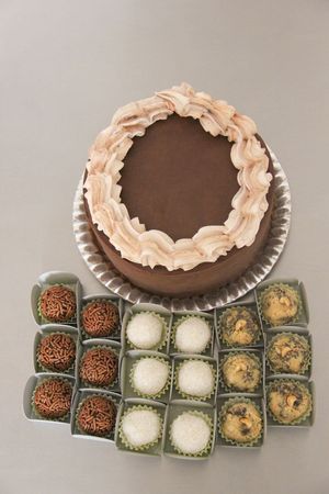 Bolos e bombons at Mariana Kikumoto Doces in Londrina