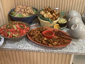 Delicious options, soup too  at Verde Hut in Porto