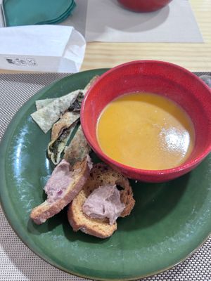 Soupe du jour et quelques entrées  at Verde Hut in Porto