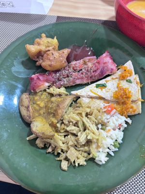 Plusieurs plats  at Verde Hut in Porto