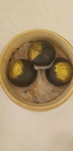 Black & Gold bun sesame and peanut at Yang Shin 養心茶樓 in Taipei