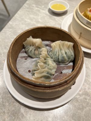 Spinach and mushroom dumplings  at Yang Shin 養心茶樓 in Taipei