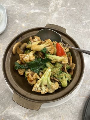 Cauliflower and broccoli in three cup sauce  at Yang Shin 養心茶樓 in Taipei