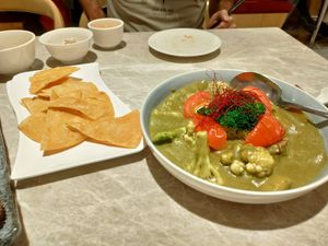Green basil curry with fried chips at Yang Shin 養心茶樓 in Taipei