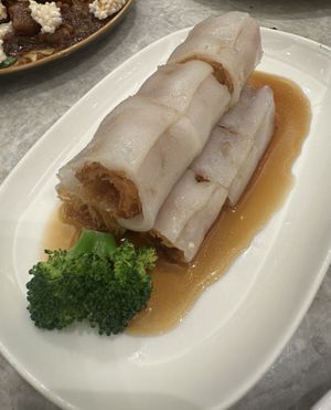 Rice noodle roll with fried bread stick   at Yang Shin 養心茶樓 in Taipei