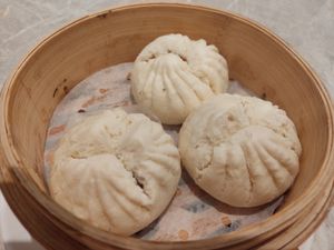 Cantonese BBQ cha siu bao at Yang Shin 養心茶樓 in Taipei