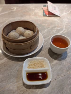 Xiaolongbao and oolong tea at Yang Shin 養心茶樓 in Taipei