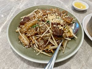 Stir-fried flat noodles #Veganuary at Yang Shin 養心茶樓 in Taipei