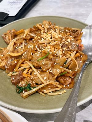 Stir fried flat noodles  at Yang Shin 養心茶樓 in Taipei