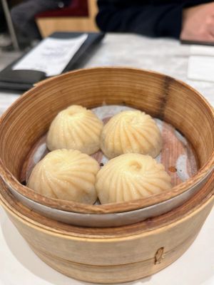 Shanghai Xiao Long Bao (with vegan pork)
  at Yang Shin 養心茶樓 in Taipei