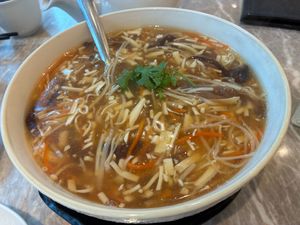 Hot & sour soup at Yang Shin 養心茶樓 in Taipei