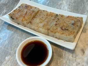 Radish cakes at Yang Shin 養心茶樓 in Taipei