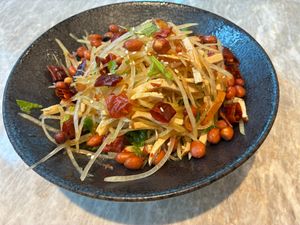 Green papaya salad at Yang Shin 養心茶樓 in Taipei