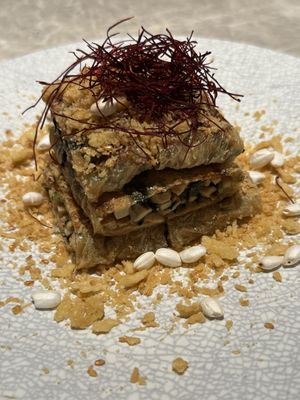 Chopped Mustard Greens & Tofu Wrapped in Bean Curd Sheet
雪菜金磚  at Yang Shin 養心茶樓 in Taipei