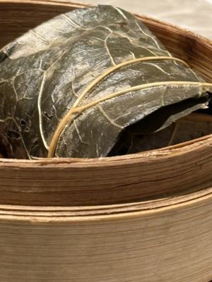 Sticky Rice Roll Wrapped in Lotus Leaf
香椿荷葉飯  at Yang Shin 養心茶樓 in Taipei