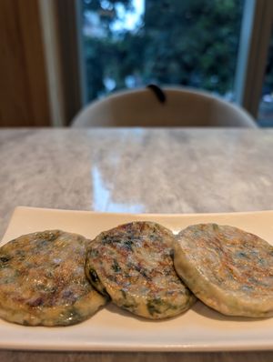 Scallion pancakes at Yang Shin 養心茶樓 in Taipei