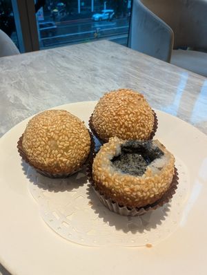 Sesame balls at Yang Shin 養心茶樓 in Taipei