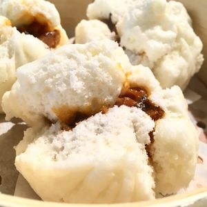 Vegan BBQ pork buns at Yang Shin 養心茶樓 in Taipei