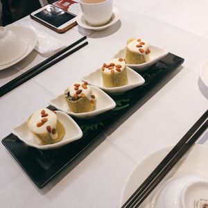 Pine cheese veggie roll (with egg and dairy) at Yang Shin 養心茶樓 in Taipei