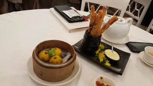 Pumpkin dumplings (meh) and these spring roll sticks (yum) at Yang Shin 養心茶樓 in Taipei