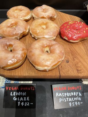 Freshly made donuts  at Chocolate Bank in Kamakura