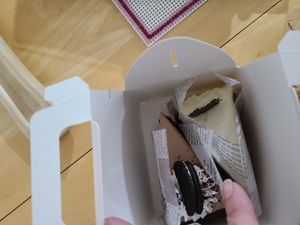 Boxed cake at Plant Bakery 플랜트 in Seoul