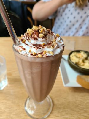Chocolate hazelnut mylkshake at Plant Bakery 플랜트 in Seoul