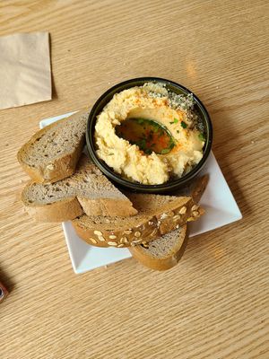 Hummus at Plant Bakery 플랜트 in Seoul