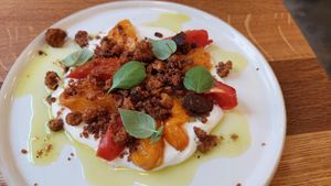 Roasted tomato and peaches on cream at WILLICHS in Mainz