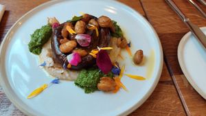 Portobello on bean hummus at WILLICHS in Mainz