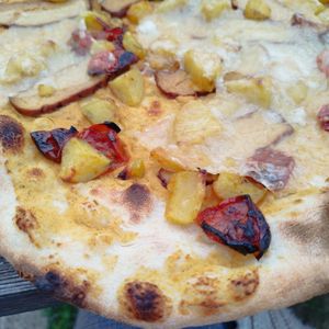 Pizza affumicata at Beer Garden in Cotignola